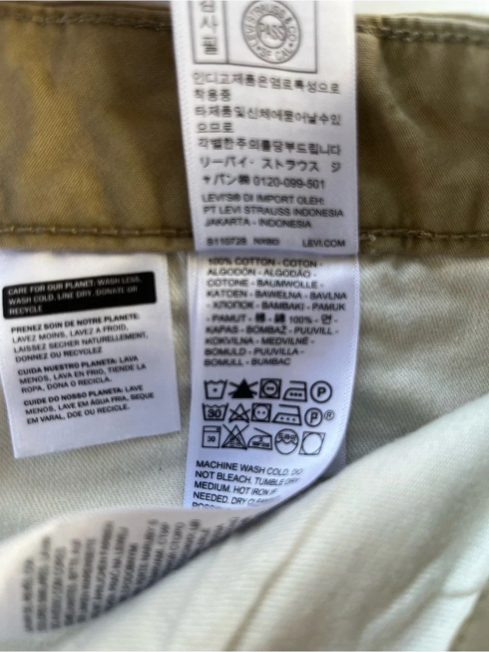 Levi Strauss 100% cotton tan cargo shorts waist 33